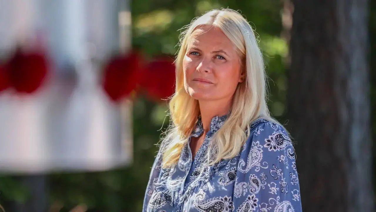 Princesa heredera de Noruega pide disculpas por estancia en residencia de Epstein