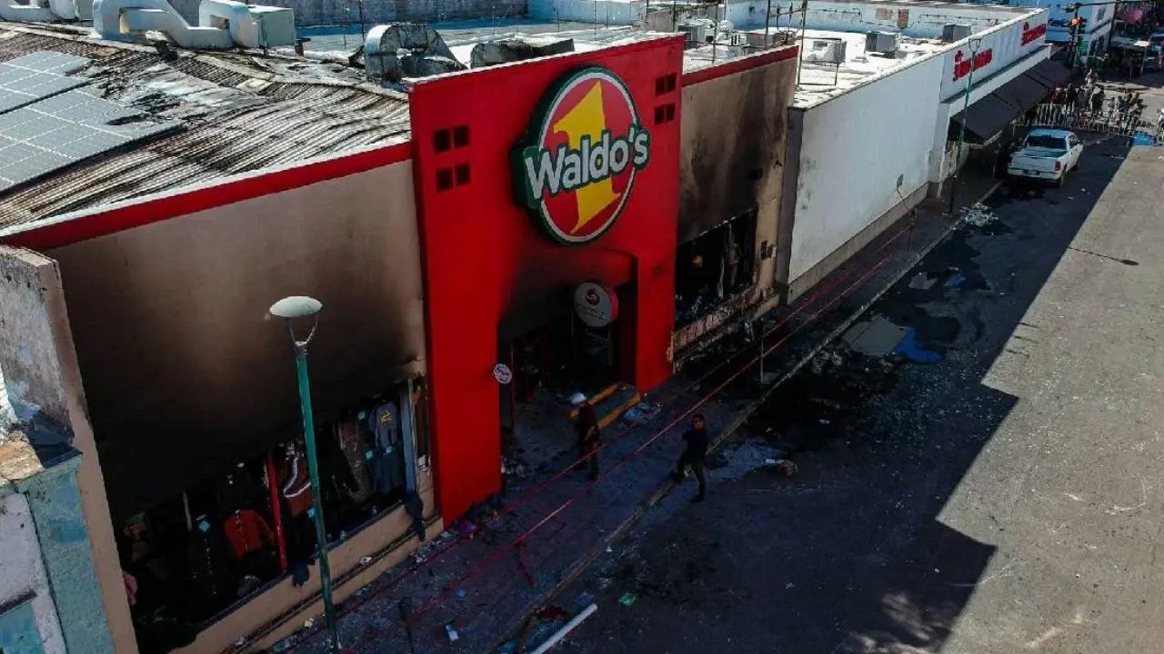 Procesan a siete implicados en incendio de Waldo's que dejó 23 muertos