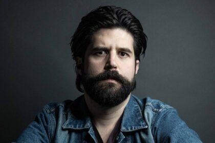 Raúl Campos estrena "Sobriedad me estás matando", su ópera prima