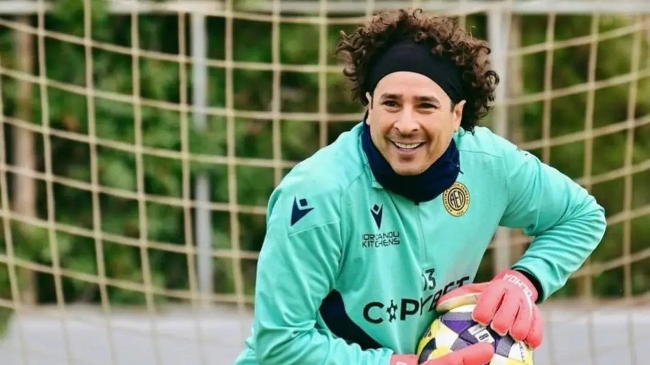 René Higuita respalda que México siga convocando a Memo Ochoa