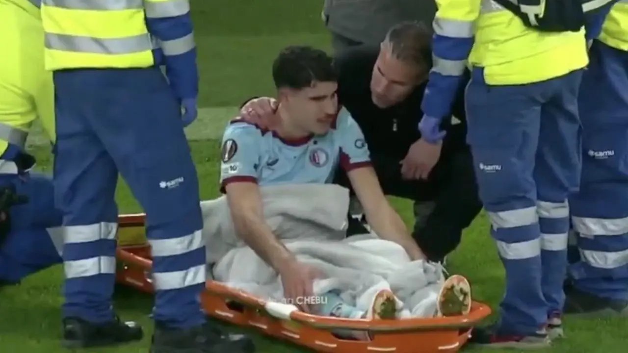 Robin van Persie consuela a su hijo lesionado, asume papel de padre