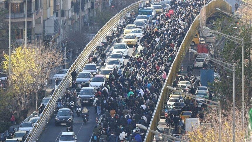 Seis días de protestas en Irán; fuerzas emplean gas lacrimógeno