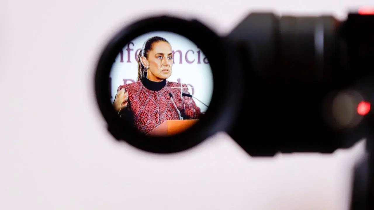 Sheinbaum admite en CDMX enviar video de IA al secretario de Defensa