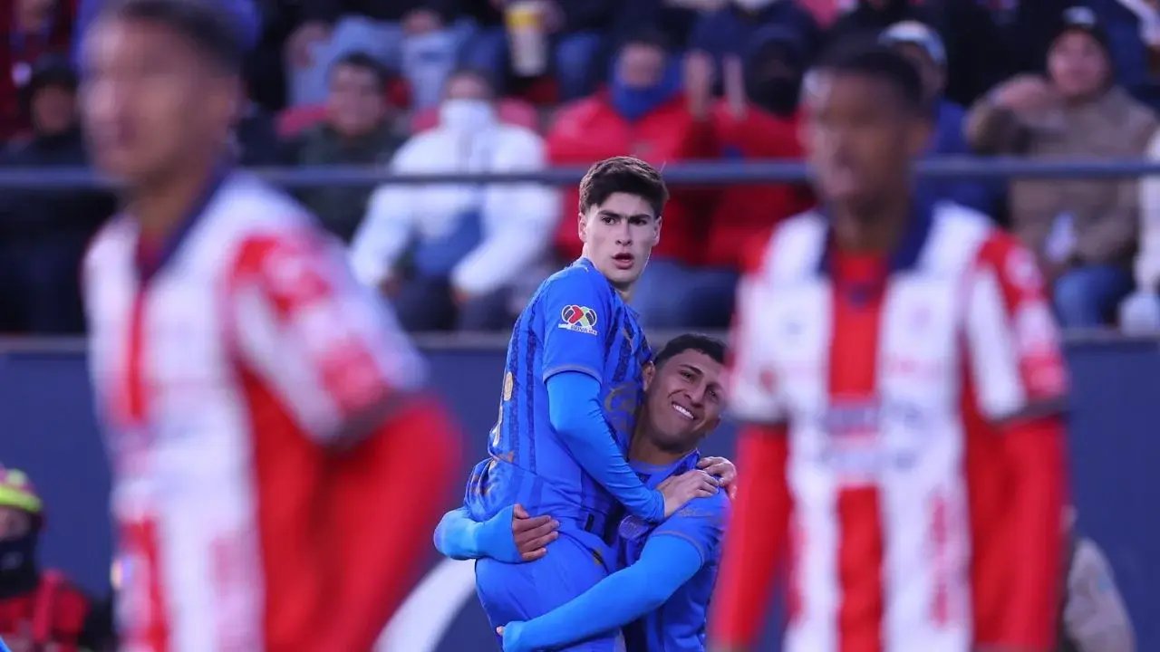 Superlíder anota cuatro y Chivas vence a San Luis