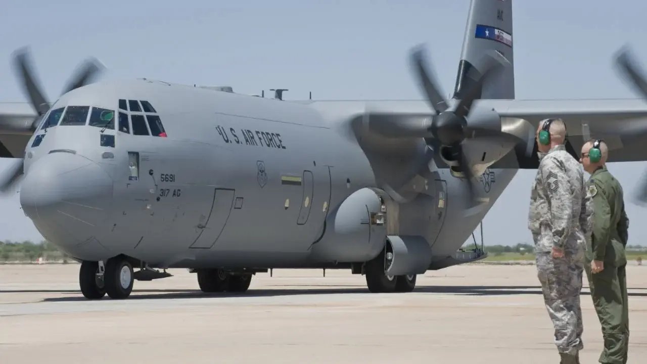 Toluca: avión de la Fuerza Aérea de EU aterriza tras amenazas