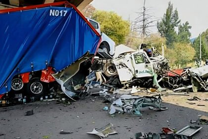 Tráiler choca contra tractocamión en autopista México-Guadalajara; un herido