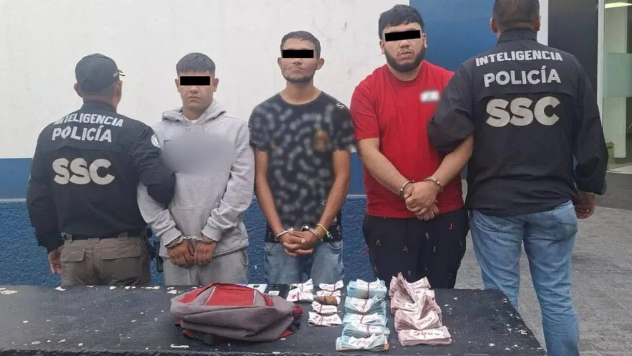 Tres detenidos por extorsionar a comerciante en el Centro Histórico de CDMX