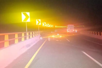 Tres lesionados leves tras choque en viaducto Zirahuén, Michoacán