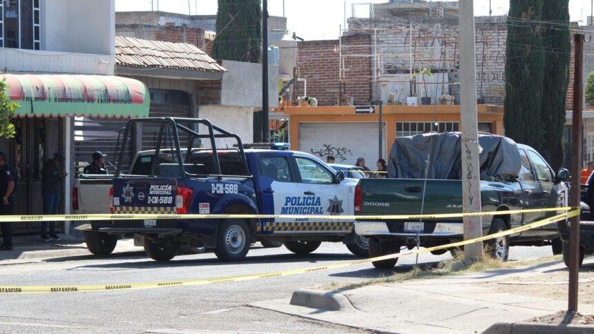 Tres lesionados por impactos de arma de fuego frente a un anexo