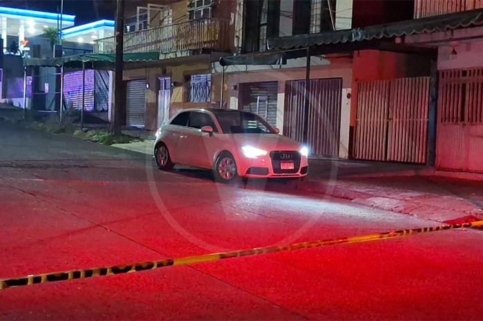 Asesinan a conductor de Audi en Ramón Farías, Uruapan, Michoacán