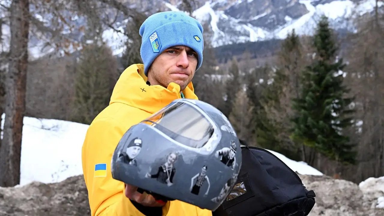 Atleta ucraniano descalificado en JJ. OO. por casco con fotos de compatriotas