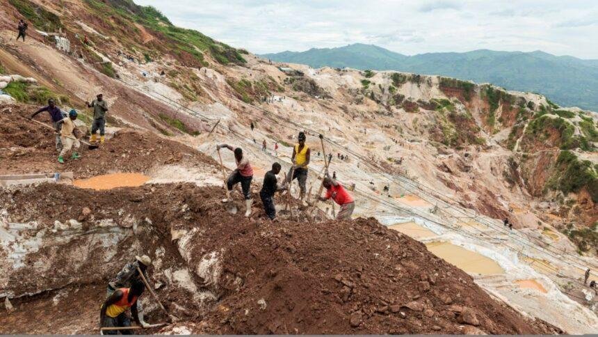 Aumentan a 300 los muertos por derrumbe de mina en la RDC