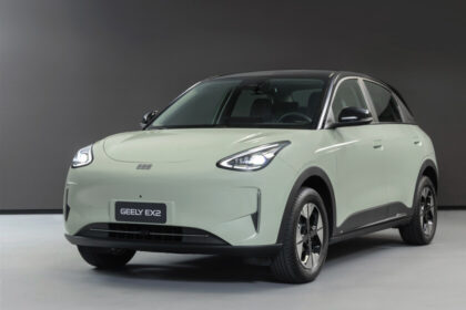 Automóvil más vendido en China se presenta como vehículo eléctrico económico