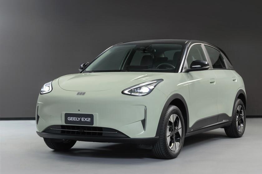 Automóvil más vendido en China se presenta como vehículo eléctrico económico