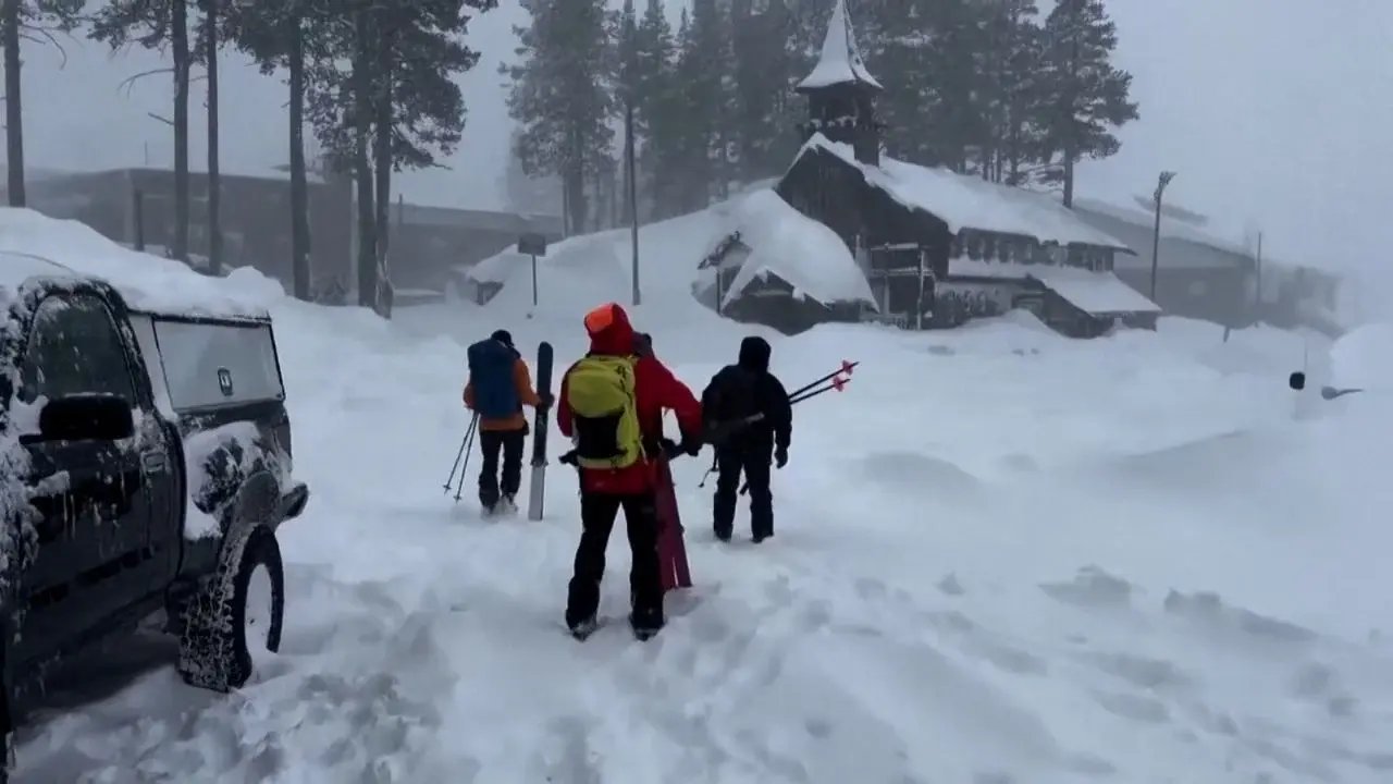 Avalancha en California: encuentran ocho cuerpos; seis sobrevivientes y un desaparecido