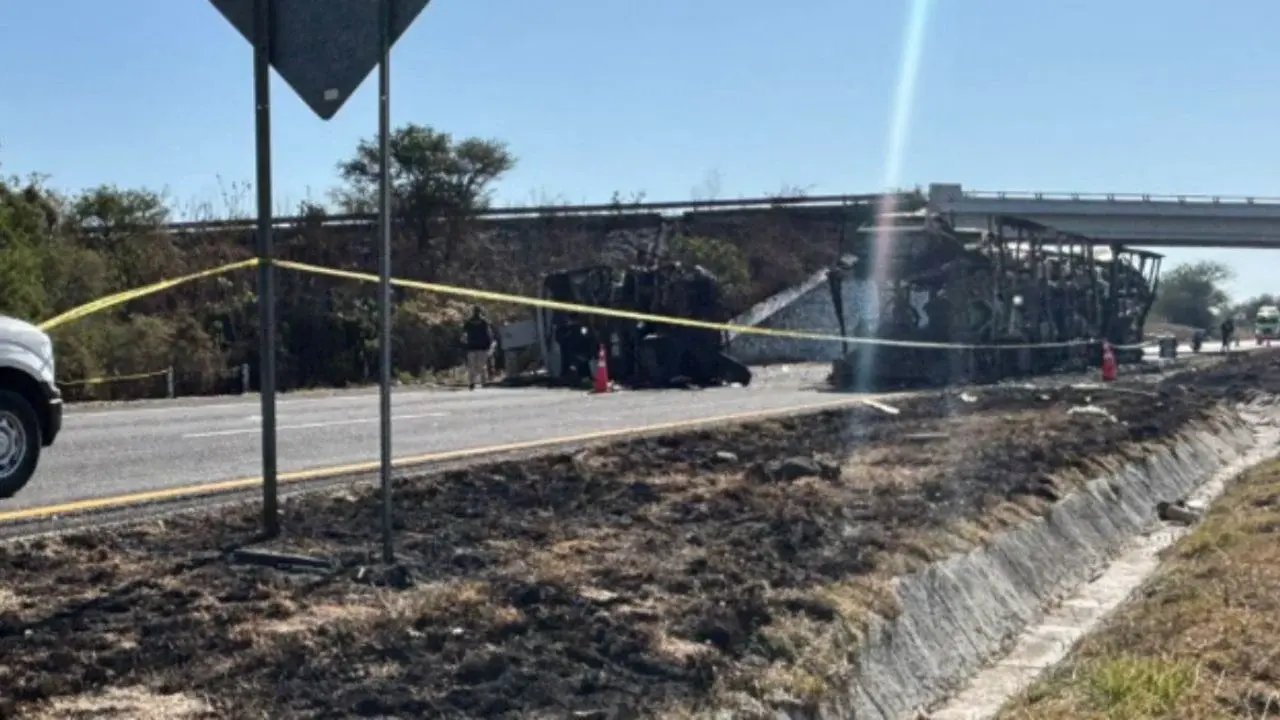 Casi cuatro horas de bloqueo en carretera Lagos de Moreno-Zapotlanejo, Jalisco