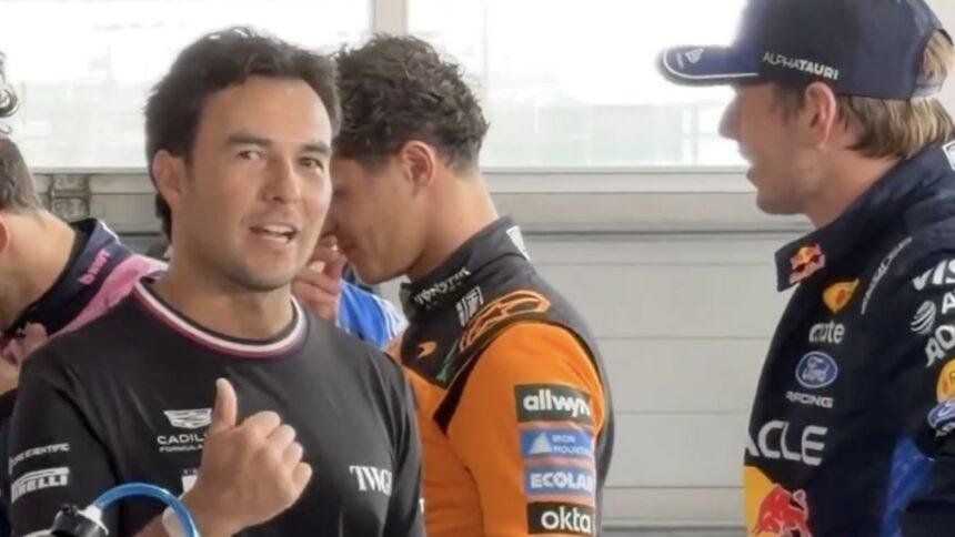 Checo Pérez y Max Verstappen posan juntos en la foto oficial 2026