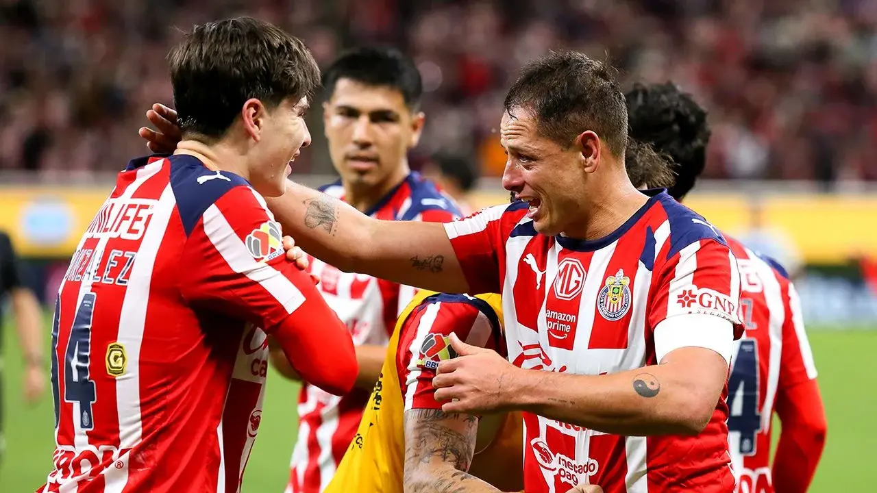 Chicharito genera polémica al no incluir a Chivas entre sus favoritos