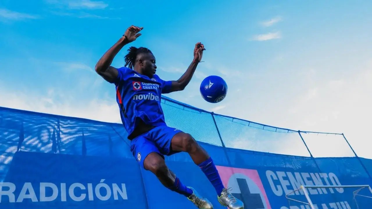 Cruz Azul confirma fichaje del nigeriano Christian Ebere