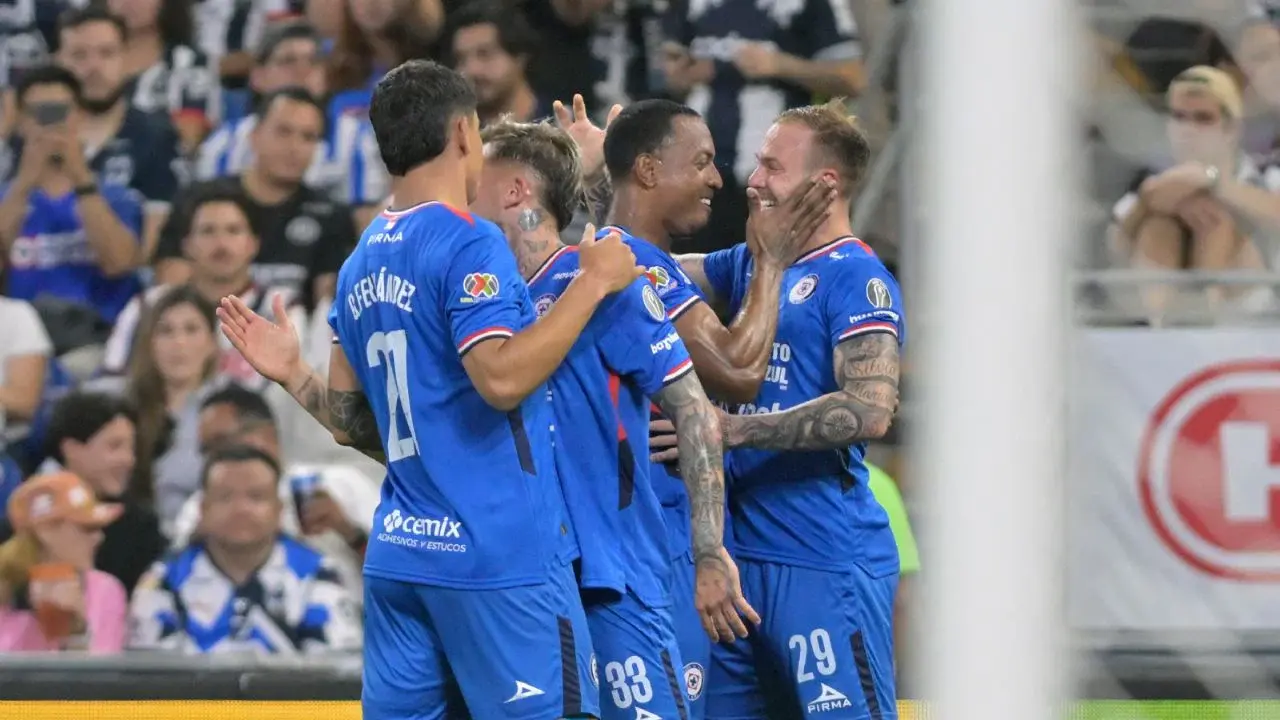 Cruz Azul vence a Monterrey y se convierte en nuevo líder
