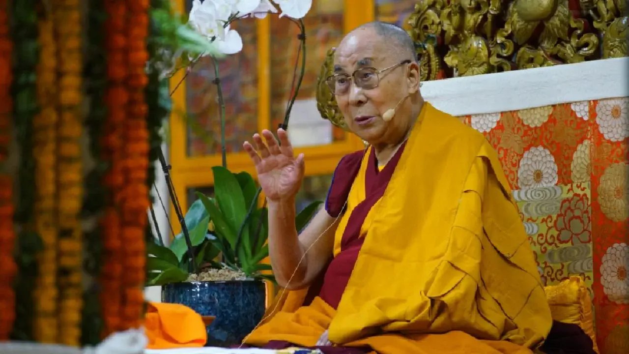 Dalái lama niega vínculos con Epstein tras aparecer en archivos desclasificados