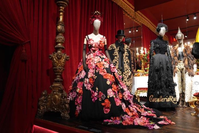 Dolce&Gabbana inaugura exhibición de Alta Moda en Miami