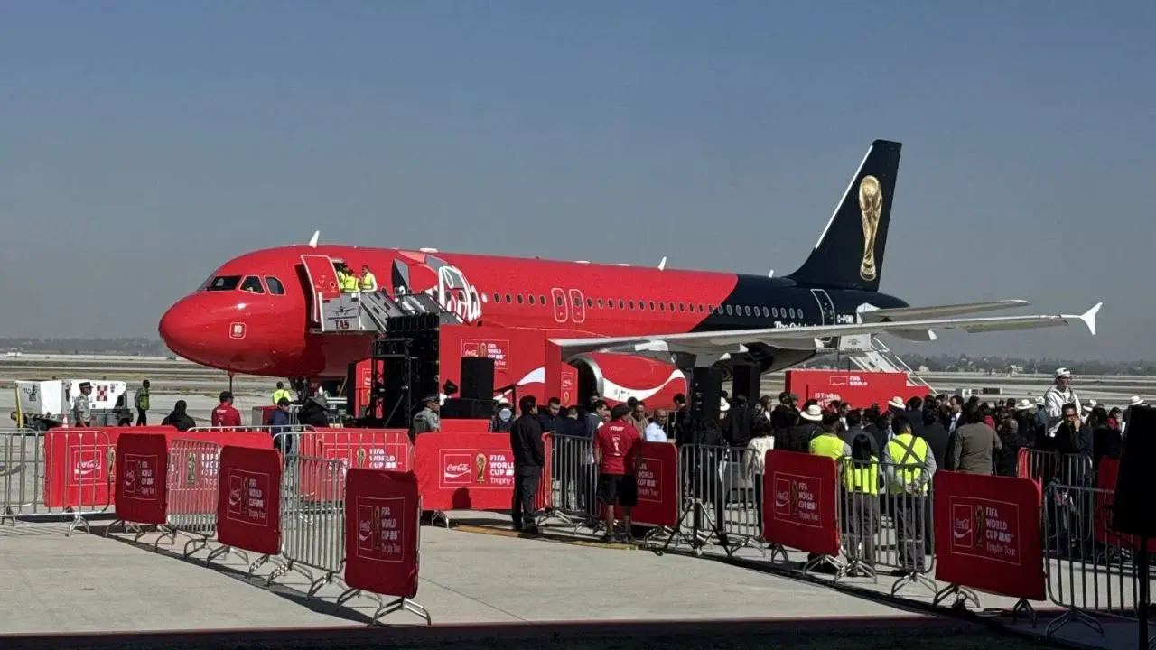 El trofeo del Mundial llega al AIFA e inicia gira en Guadalajara