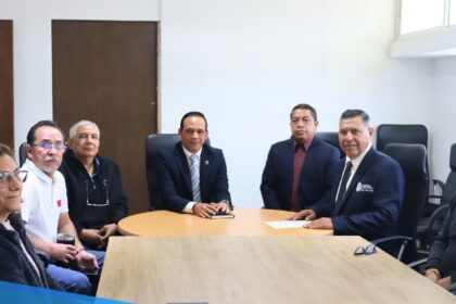Felipe Vences García inicia acercamiento con estudiantes del Tecnológico de León