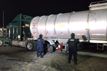 FSPE asegura tractocamión con casi 50,000 litros de diésel en Celaya