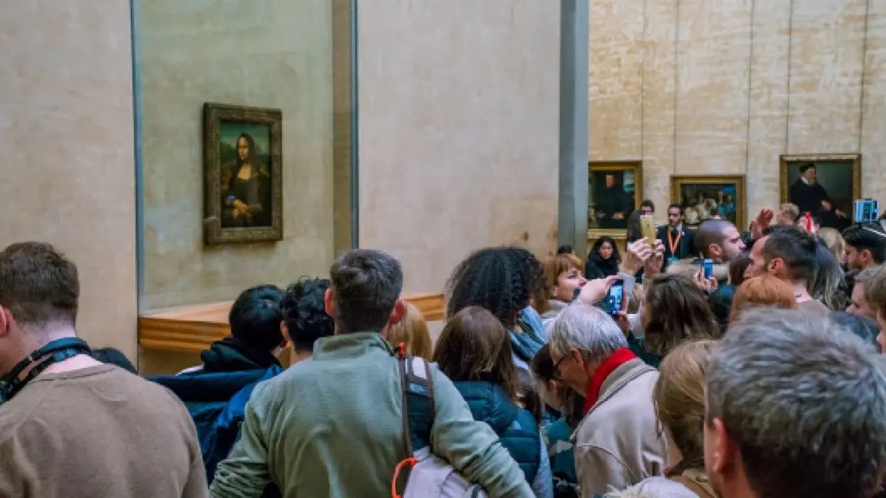 Fuga de agua daña sala de la Mona Lisa en Louvre, París