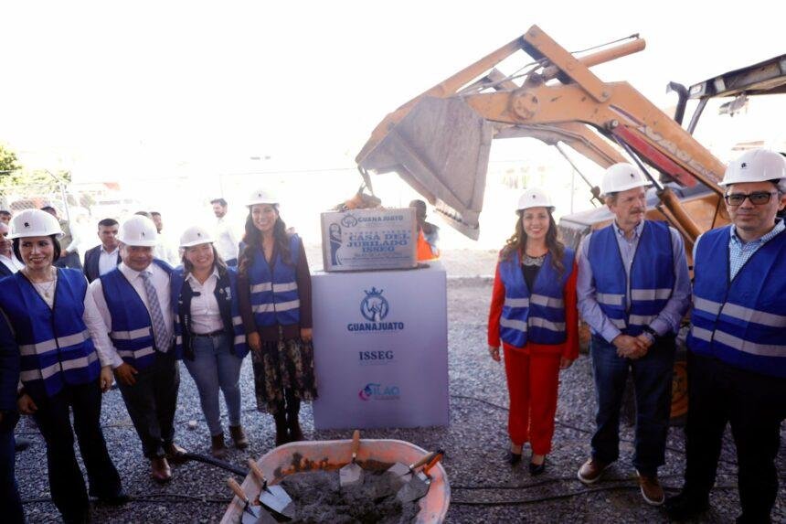 Gobernadora coloca primera piedra de la Casa del Jubilado en Silao, Guanajuato