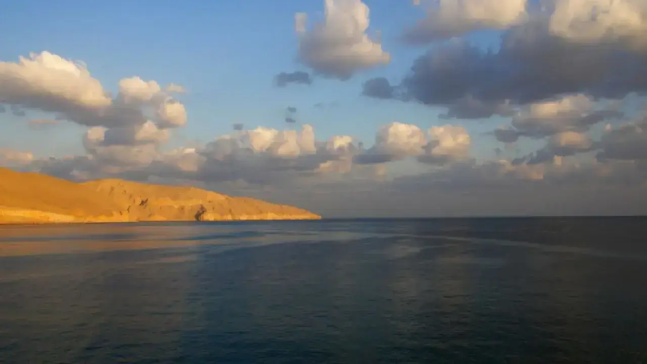 Golfo Pérsico: riesgo de cierre del Estrecho de Ormuz por escalada militar