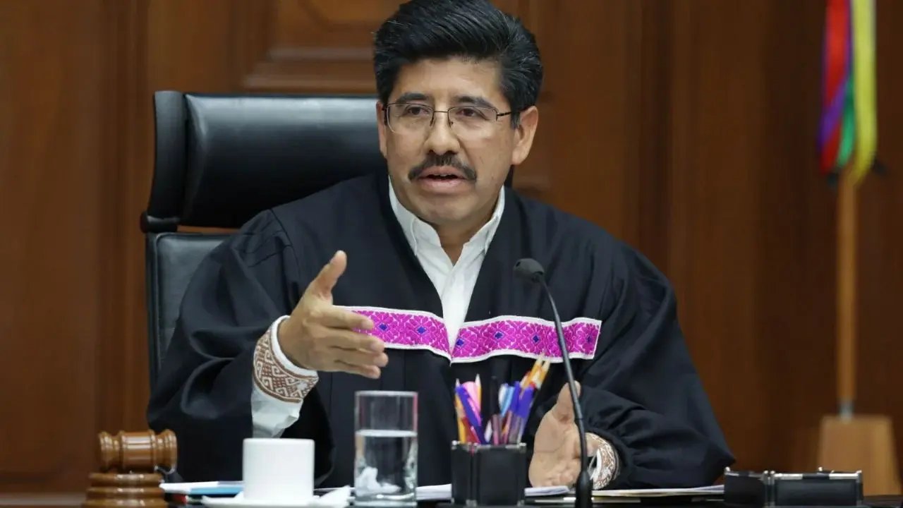 Hugo Aguilar admite que su directora de comunicaciones limpió su calzado