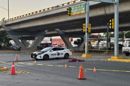 Joven fallece arrollado por pipa en Libramiento de León