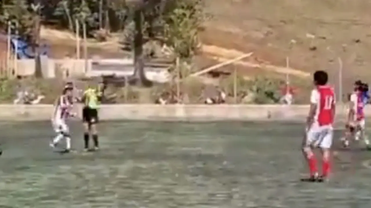 Jugador golpea a árbitra con puñetazo en partido amateur