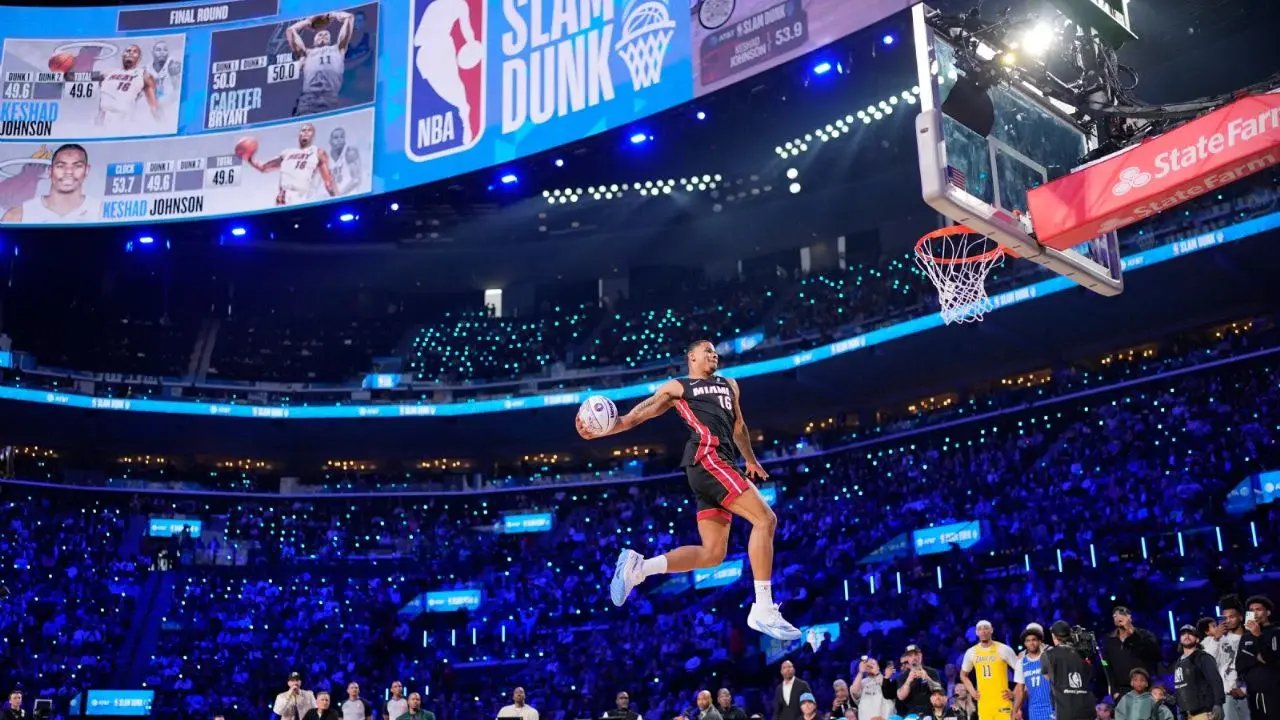 Keshad Johnson gana el concurso de clavadas imitando a Michael Jordan