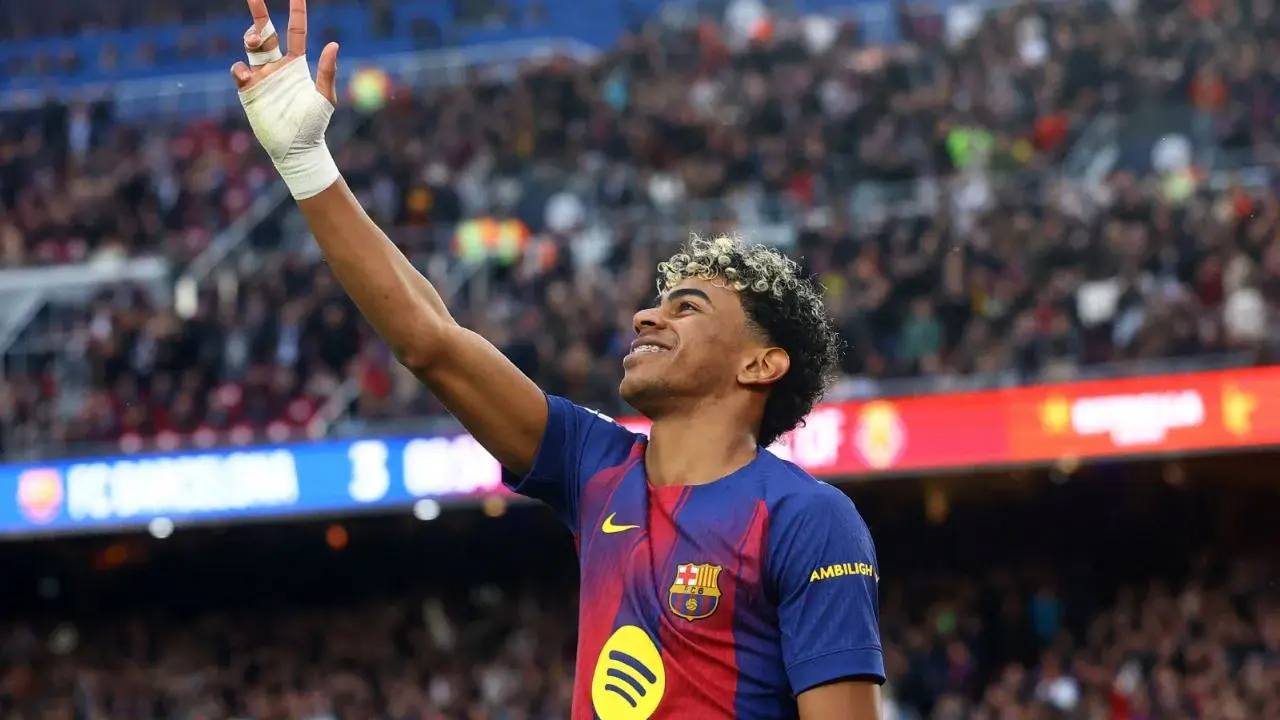 Lamine Yamal firma un triplete y mantiene al Barça líder