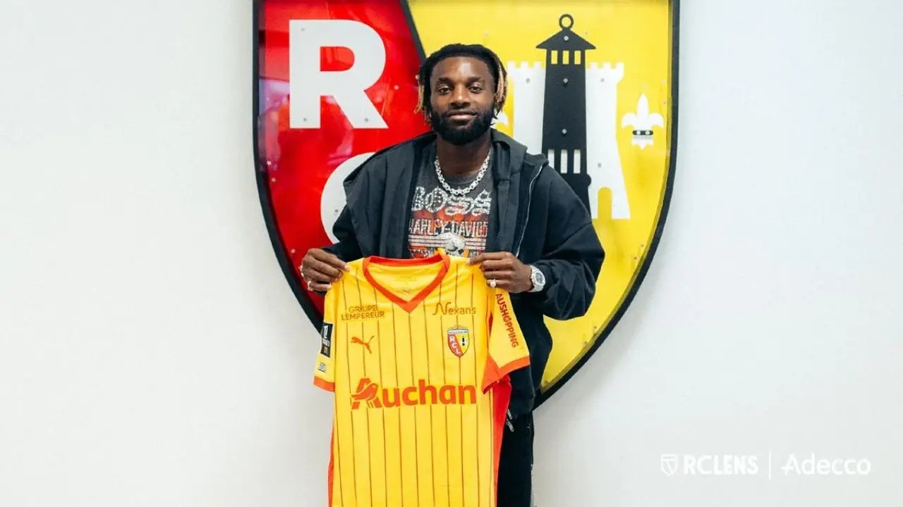 Lens bloquea comentarios por críticas a Allan Saint-Maximin