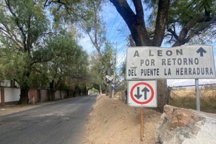 León: árboles sepultados con material de construcción, denuncian vecinos