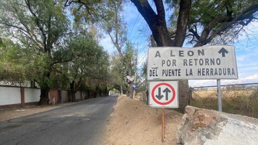 León: árboles sepultados con material de construcción, denuncian vecinos