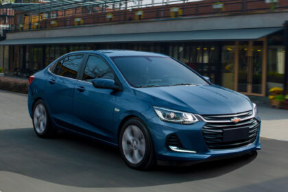 Mejor relación precio-desempeño y menor costo que Chevrolet Aveo