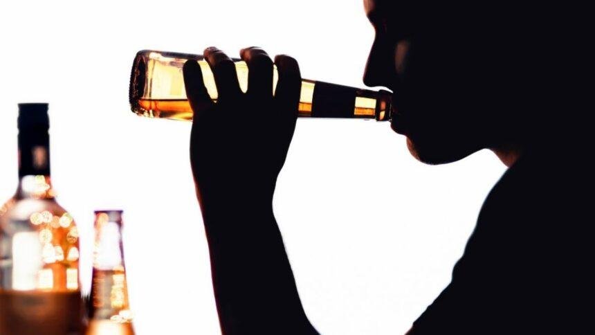 México: evitar romantizar consumo de alcohol en San Valentín; 112 muertes diarias