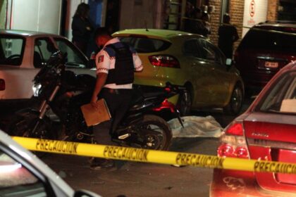 Motociclista muere tras choque con auto en la ciudad