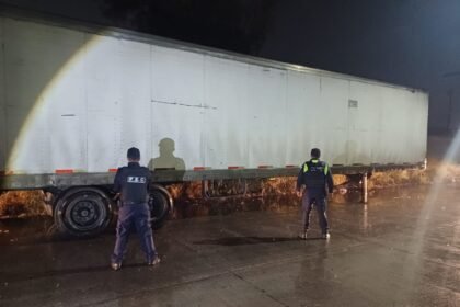PEC asegura remolque con material industrial valuado en $500,000 en Celaya, Guanajuato