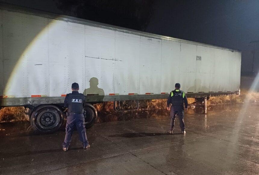 PEC asegura remolque con material industrial valuado en $500,000 en Celaya, Guanajuato