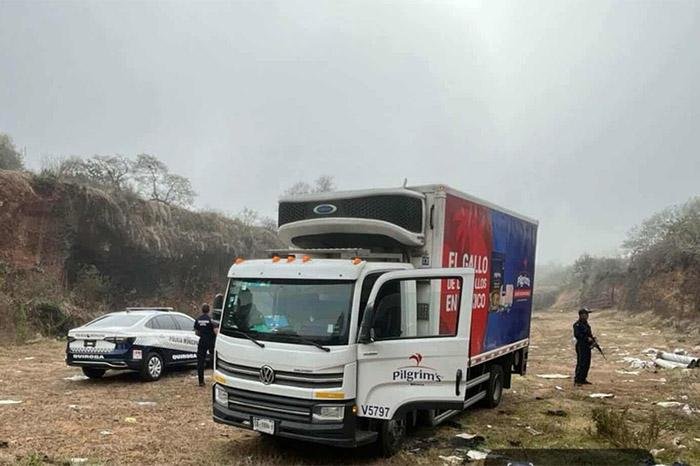 Policía municipal de Quiroga recupera camión con mercancía