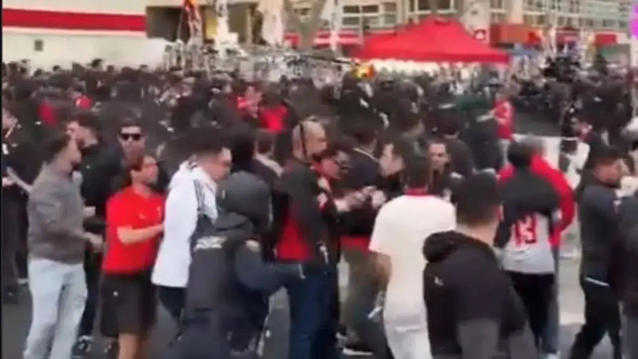 Policías y aficionados del Benfica se enfrentan frente al Bernabéu