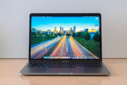 Posible función de privacidad en nuevas MacBook para ocultar pantalla a terceros