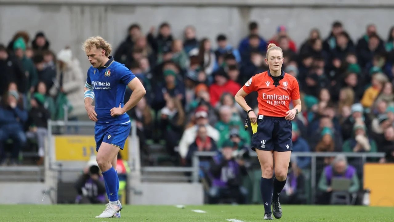 Primera árbitra en dirigir un partido masculino del Seis Naciones