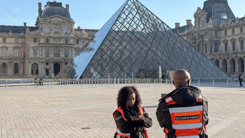 Redada en París: fraude con entradas y guías del Louvre; nueve detenidos